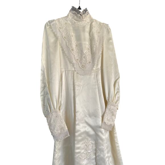 Vintage 1960s Ivory Satin Lace Wedding Dress Mock Neck Train Size Small - Picture 9 of 16